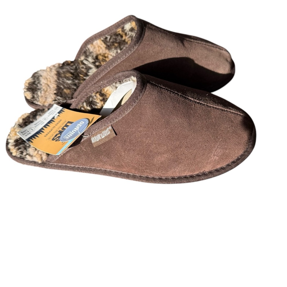 MUK LUKS MEN’S CHOCOLATE SLIPPERS SIZE 11 FAUX FUR LINING NEW WITH TAGS - Picture 2 of 9